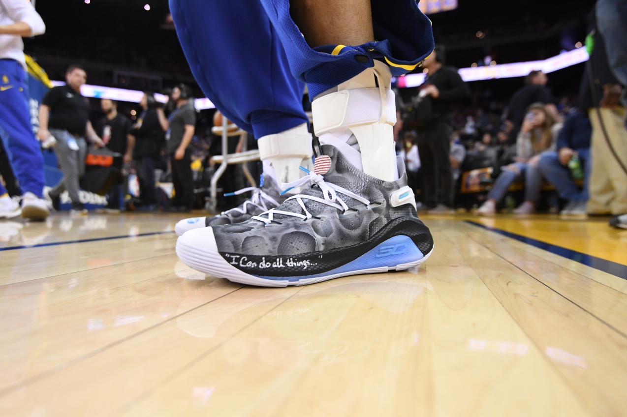 stephen curry wearing curry 6